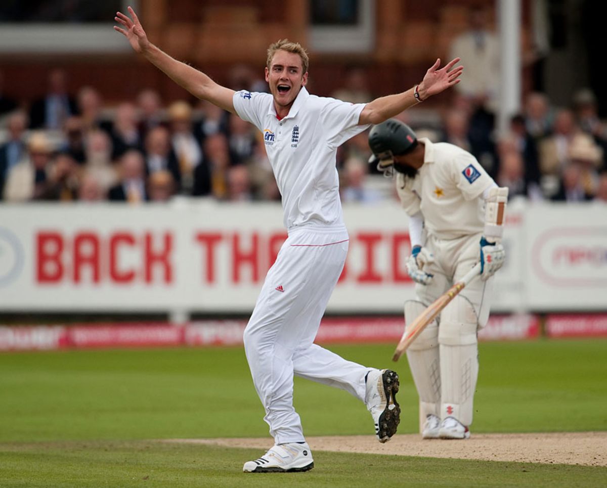 Stuart Broad's incredible match got even better when he claimed the crucial wicket of Mohammad Yousuf, England v Pakistan, 4th Test, Lord's, August 28, 2010