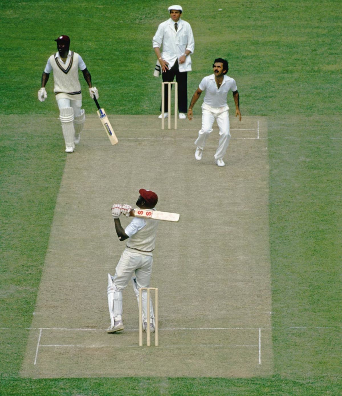 Viv Richards holes out to Kapil Dev off Madan Lal, India v West Indies, 1983 World Cup final, Lord's, June 25, 1983 