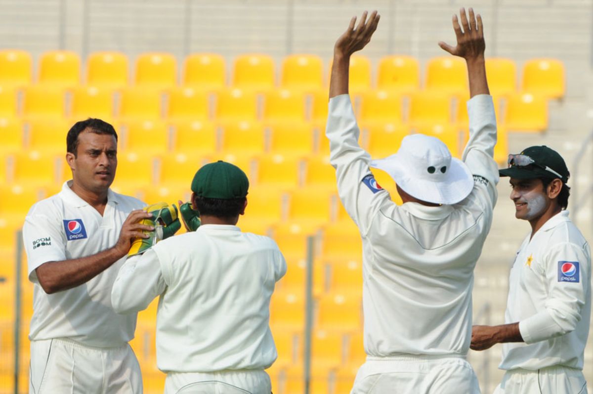 Tanvir Ahmed celebrates his six-for on debut, Pakistan v South Africa, 2nd Test, Abu Dhabi, 2nd day, November 21, 2010