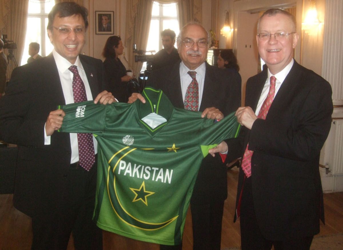 The new Pakistan World Cup team jersey is unveiled at a function ...