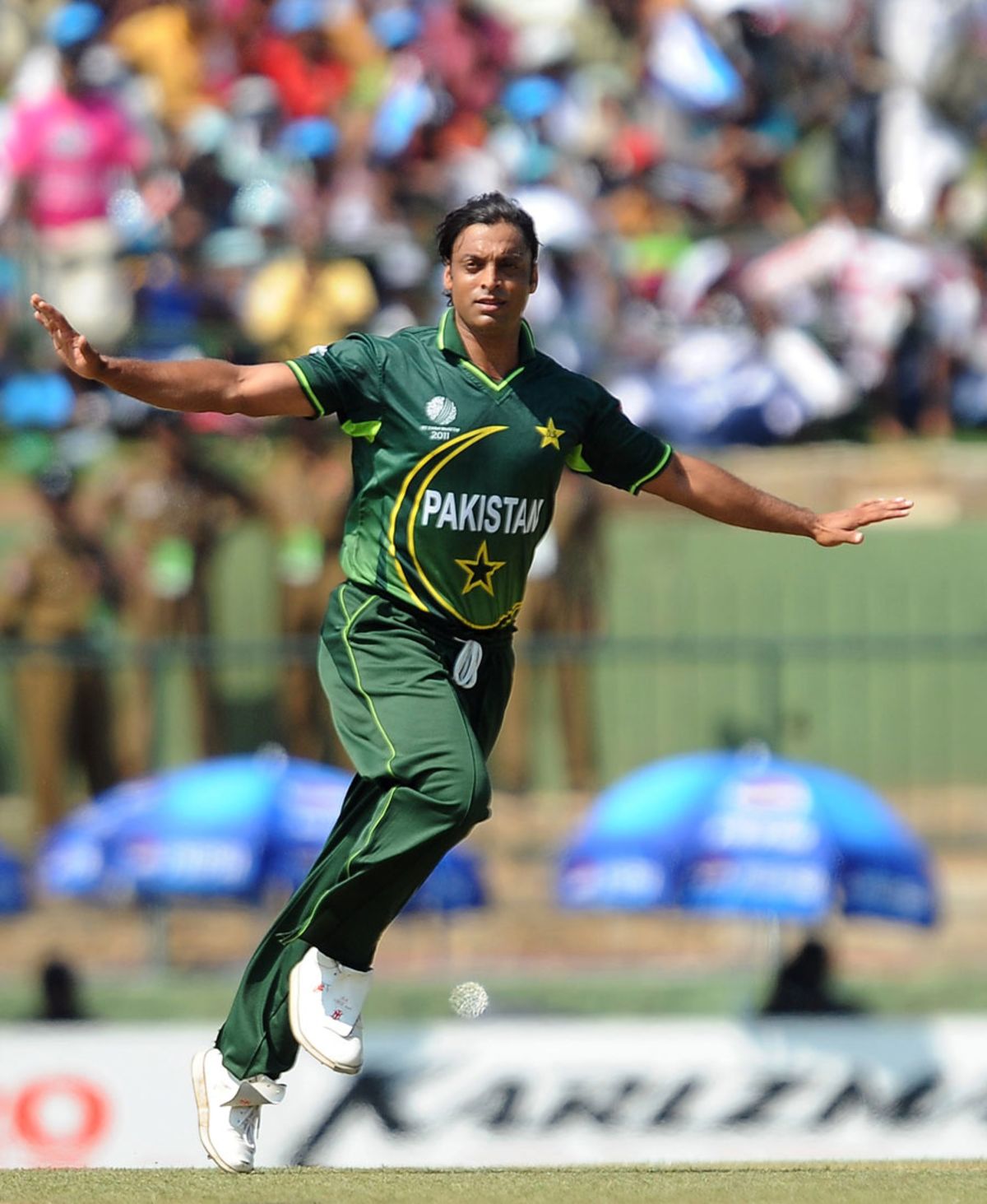 Shoaib Akhtar Celebrates The Dismissal Of Brendon Mccullum Espncricinfo Com