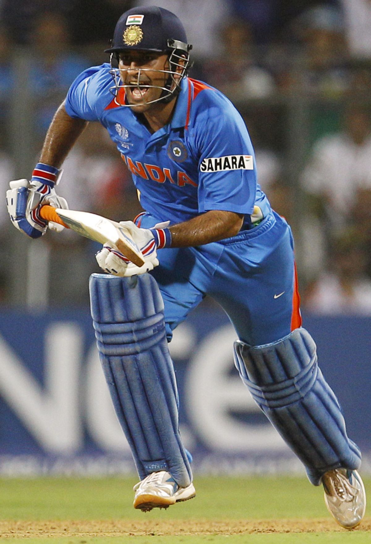 MS Dhoni scampers between the wickets | ESPNcricinfo.com