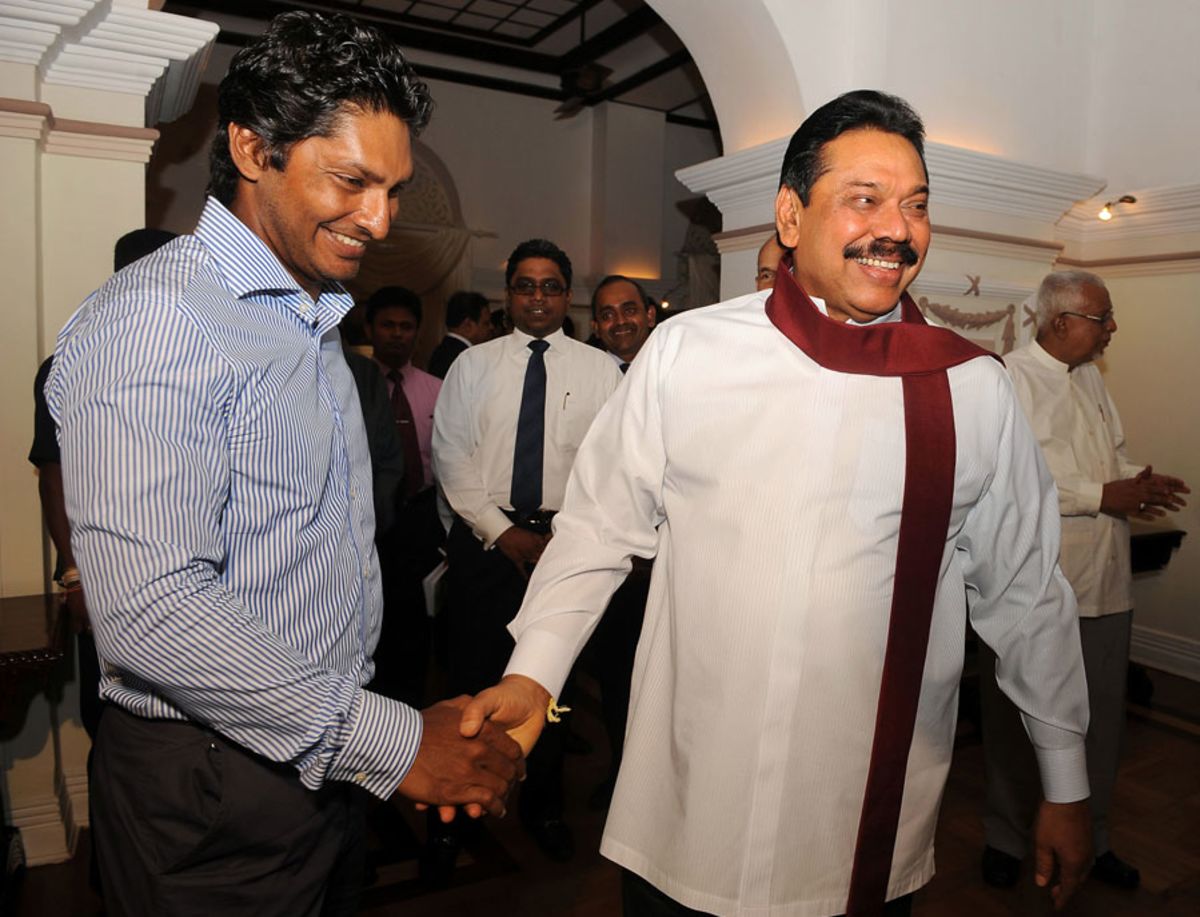 Kumar Sangakkara smiles on meeting Sri Lankan president Mahinda Rajapakse, Colombo, April 4, 2011