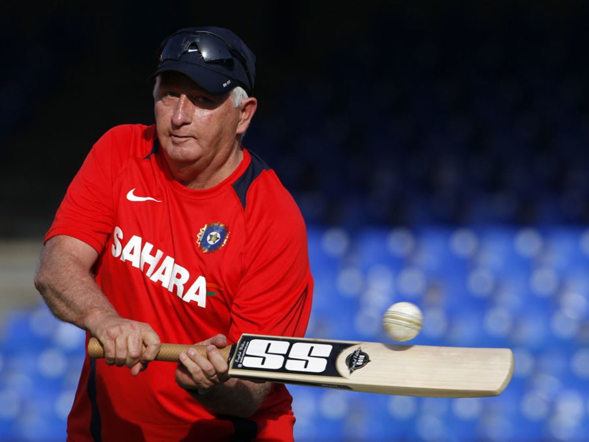 Duncan Fletcher conducts a catching drill for the Indian fielders