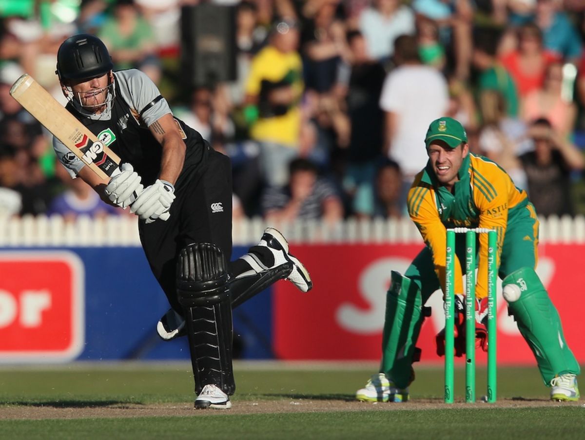 South Africa celebrate Rob Nicol's run-out | ESPNcricinfo.com