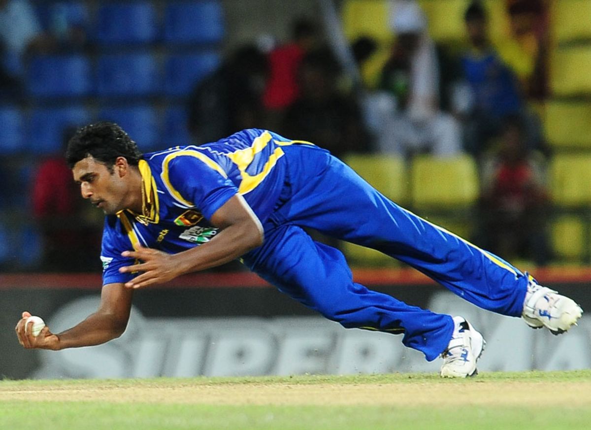 Thisara Perera completes an acrobatic caught-and-bowled dismissal, Sri Lanka v Pakistan, 2nd ODI, Pallekele, June 9, 2012