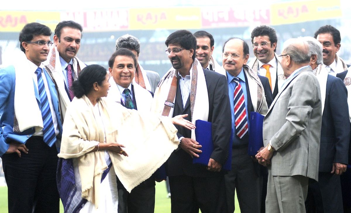 Former India and Pakistan players were felicitated by the Cricket Association of Bengal, India v Pakistan, 2nd ODI, Kolkata, January 3, 2013