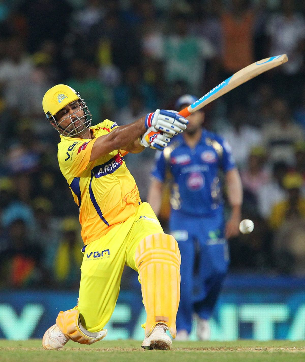 MS Dhoni thrashes one down the ground 