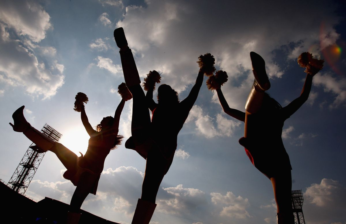 Cheerleaders entertain the crowd | ESPNcricinfo.com