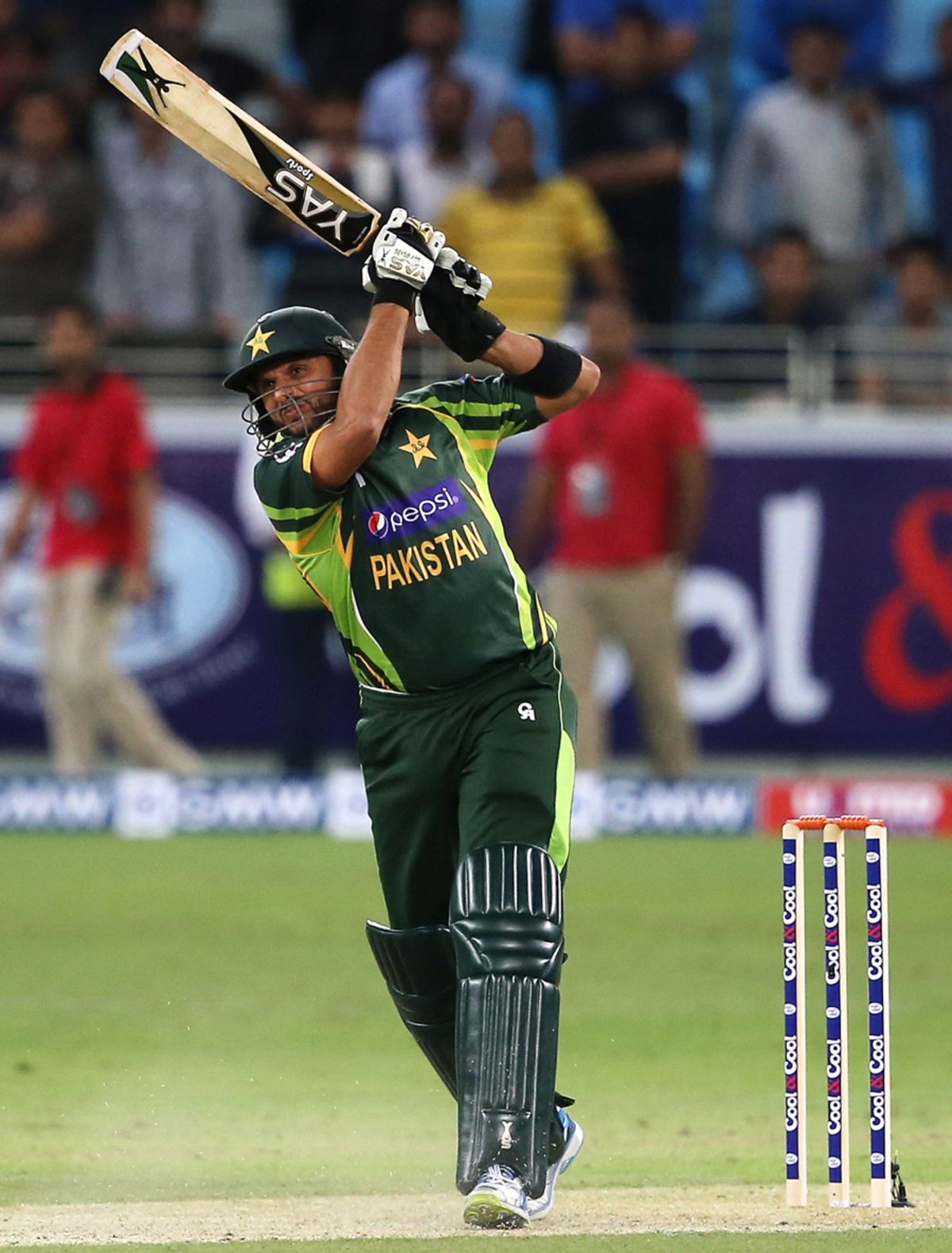 Shahid Afridi Lofts One Down The Ground Espncricinfo