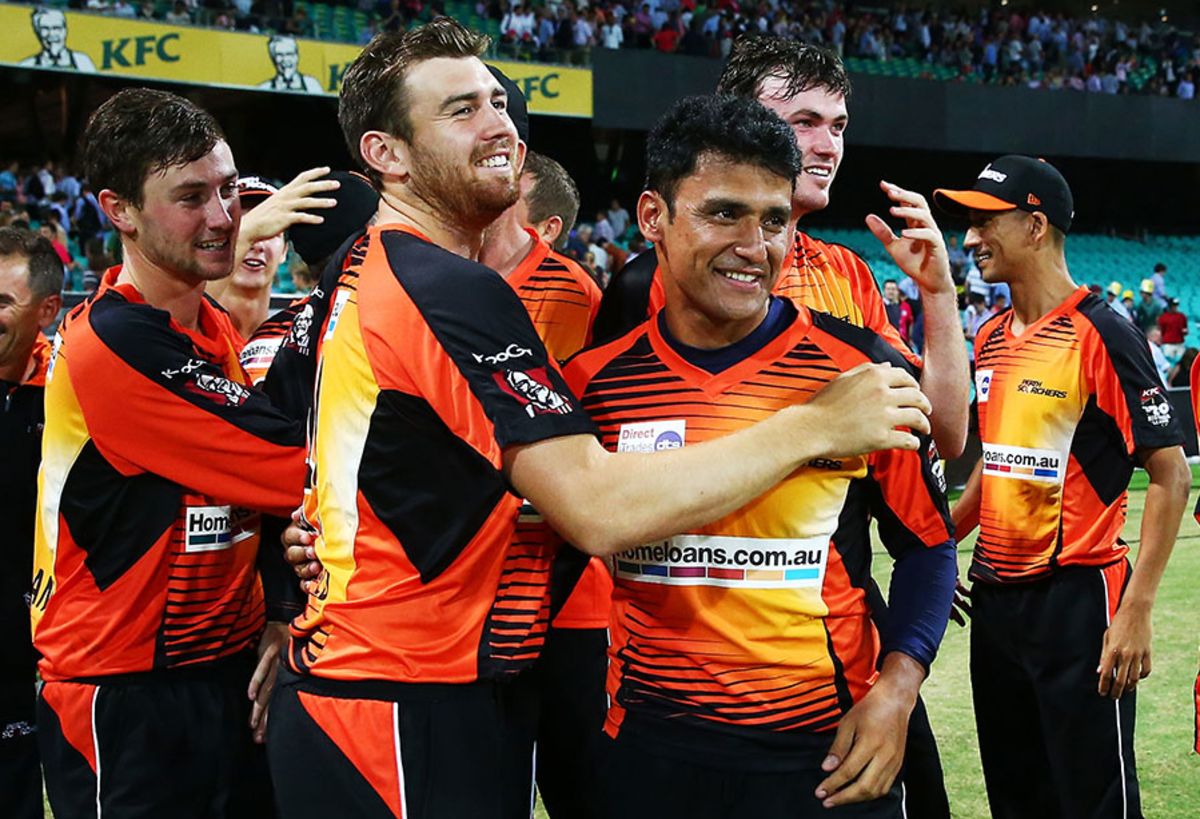 The Perth Scorchers players converge on Yasir Arafat | ESPNcricinfo.com