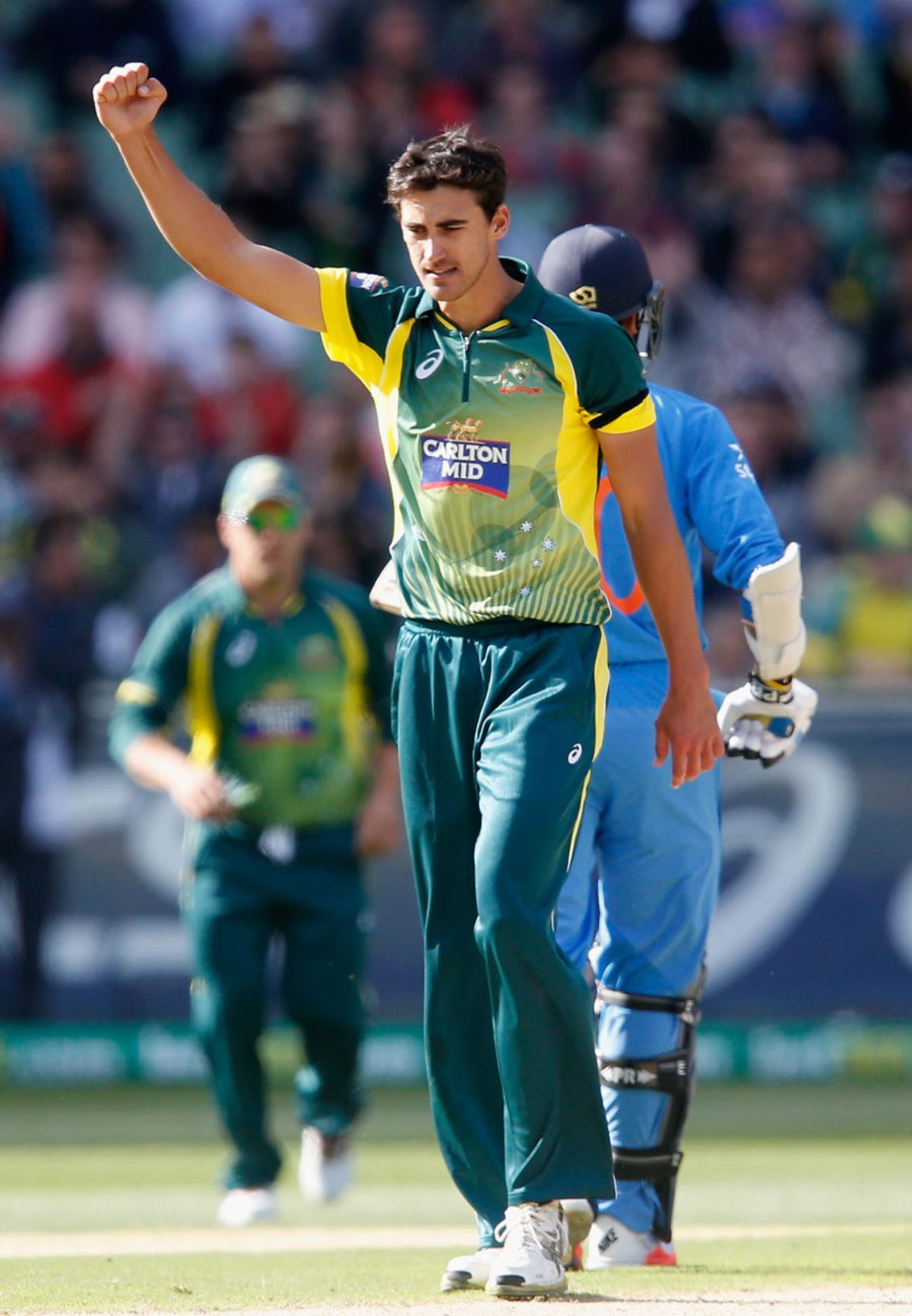 Mitchell Starc reined India in with late wickets, Australia v India, Carlton Mid Tri-series, Melbourne, January 18, 2015