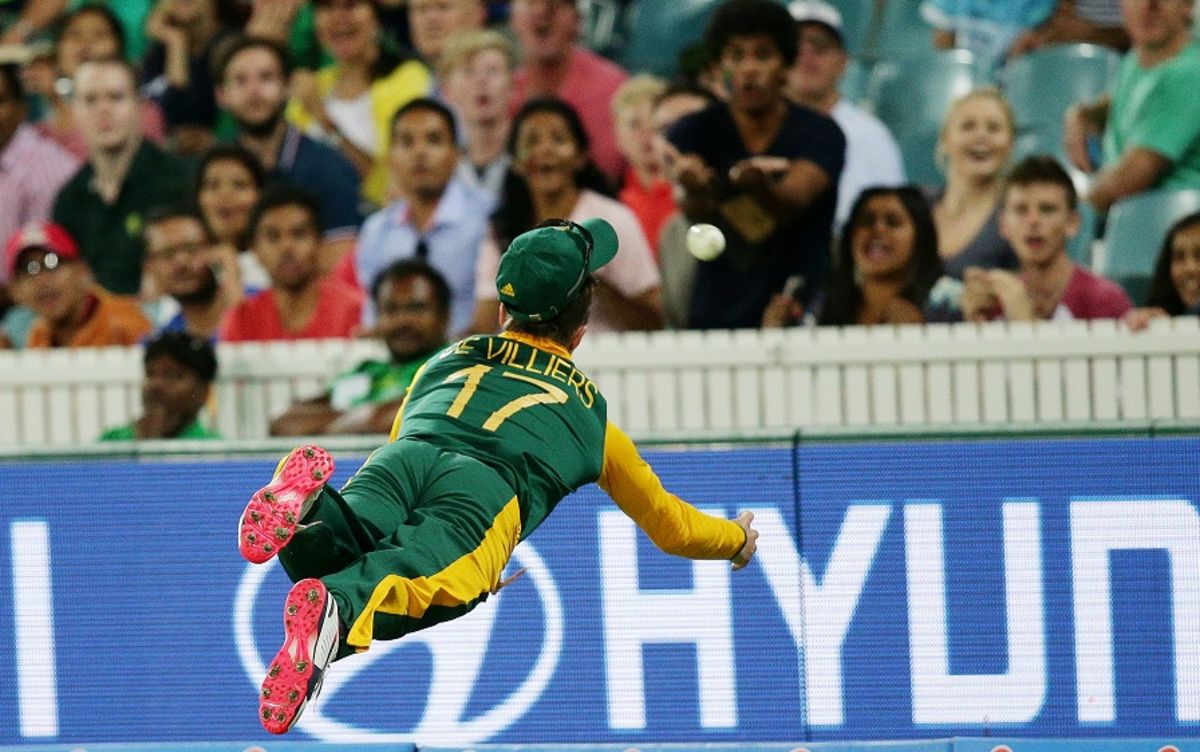 Birdman: AB de Villiers flings himself attempting a catch, Ireland v South Africa, World Cup 2015, Group B, Canberra, March 3, 2015