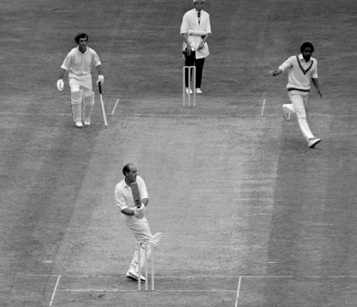 Brian Close hooks Andy Roberts, England v West Indies, 2nd Test, Lord's, 1st day, June 17, 1976