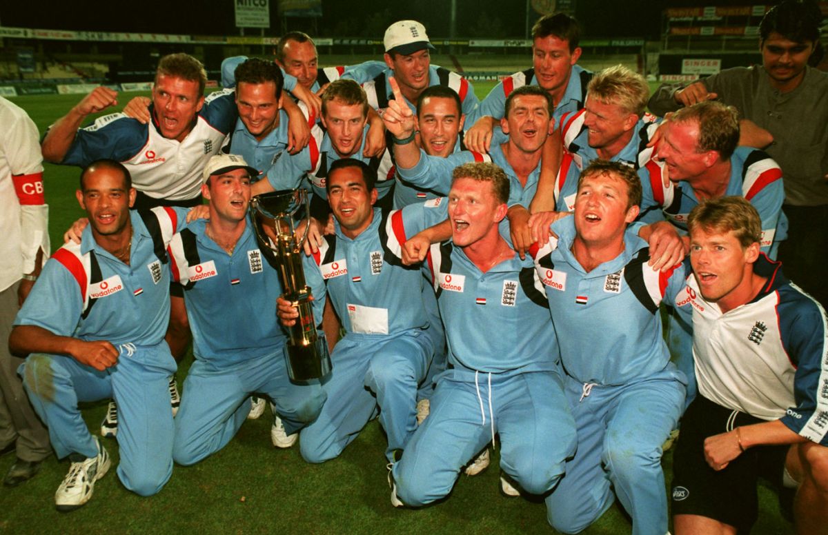 England celebrates their victory, England v West Indies, Akai-Singer Champions Trophy final, Sharjah, December 19, 1997