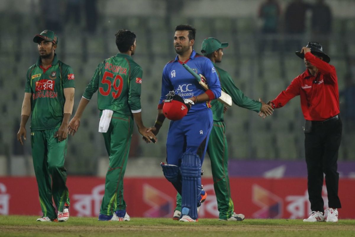 Dawlat Zadran hit the winning runs in a tense finish, Bangladesh v Afghanistan, 2nd ODI, Mirpur, September 28, 2016