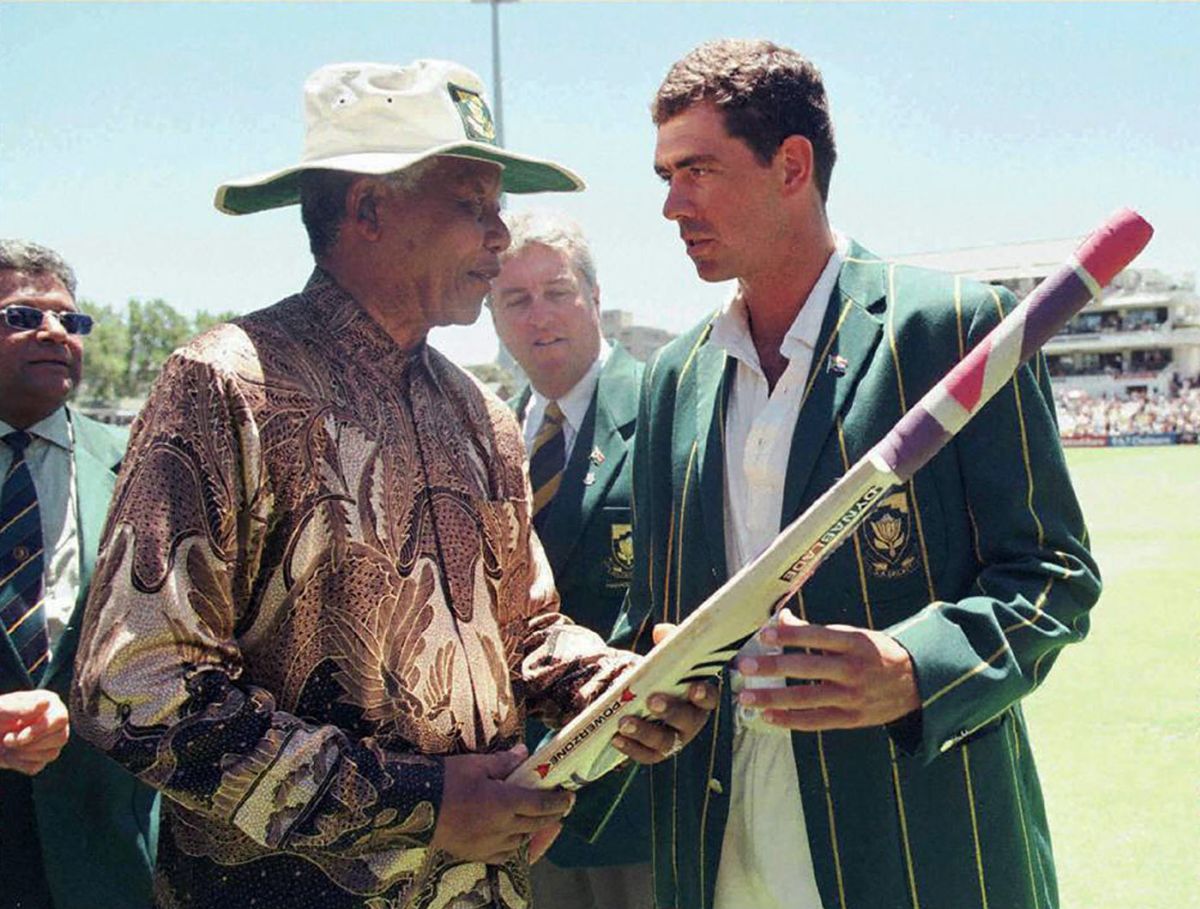 Nelson Mandela receives a cricket bat from Hansie Cronje | ESPNcricinfo.com