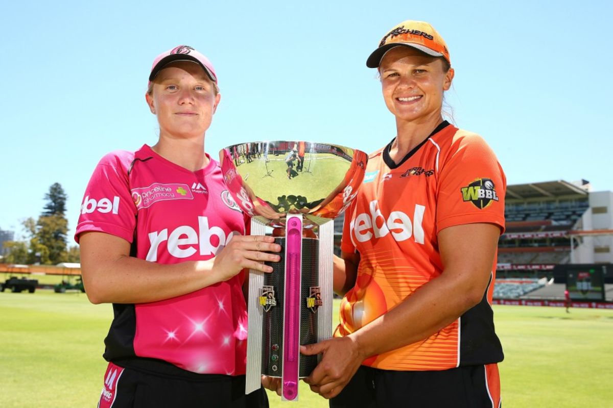 Sydney Sixers Captain Alyssa Healy And Perth Scorchers Captain Suzie ...