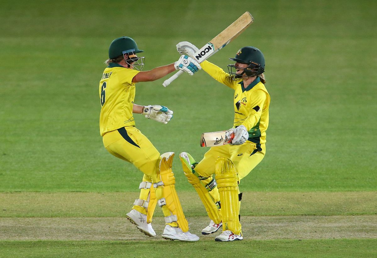 Beth Mooney and Rachael Haynes celebrates victory | ESPNcricinfo.com