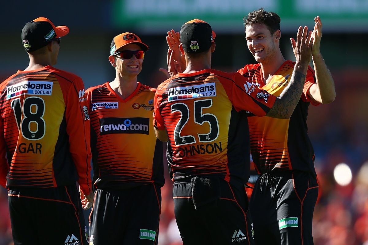 Matthew Kelly bowls on his BBL debut | ESPNcricinfo.com