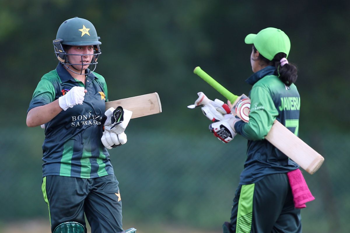 Nahida Khan And Javeria Khan Reach Out For A Fist Pump | ESPNcricinfo.com