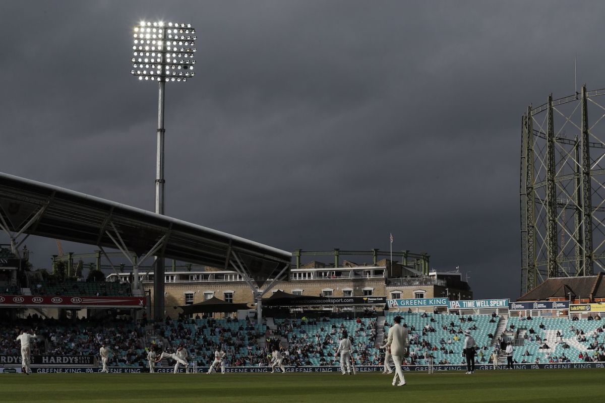 Dark clouds and close-in fielders gathered on Tuesday evening, England v India, 5th Test, The Oval, 5th day, September 11, 2018
