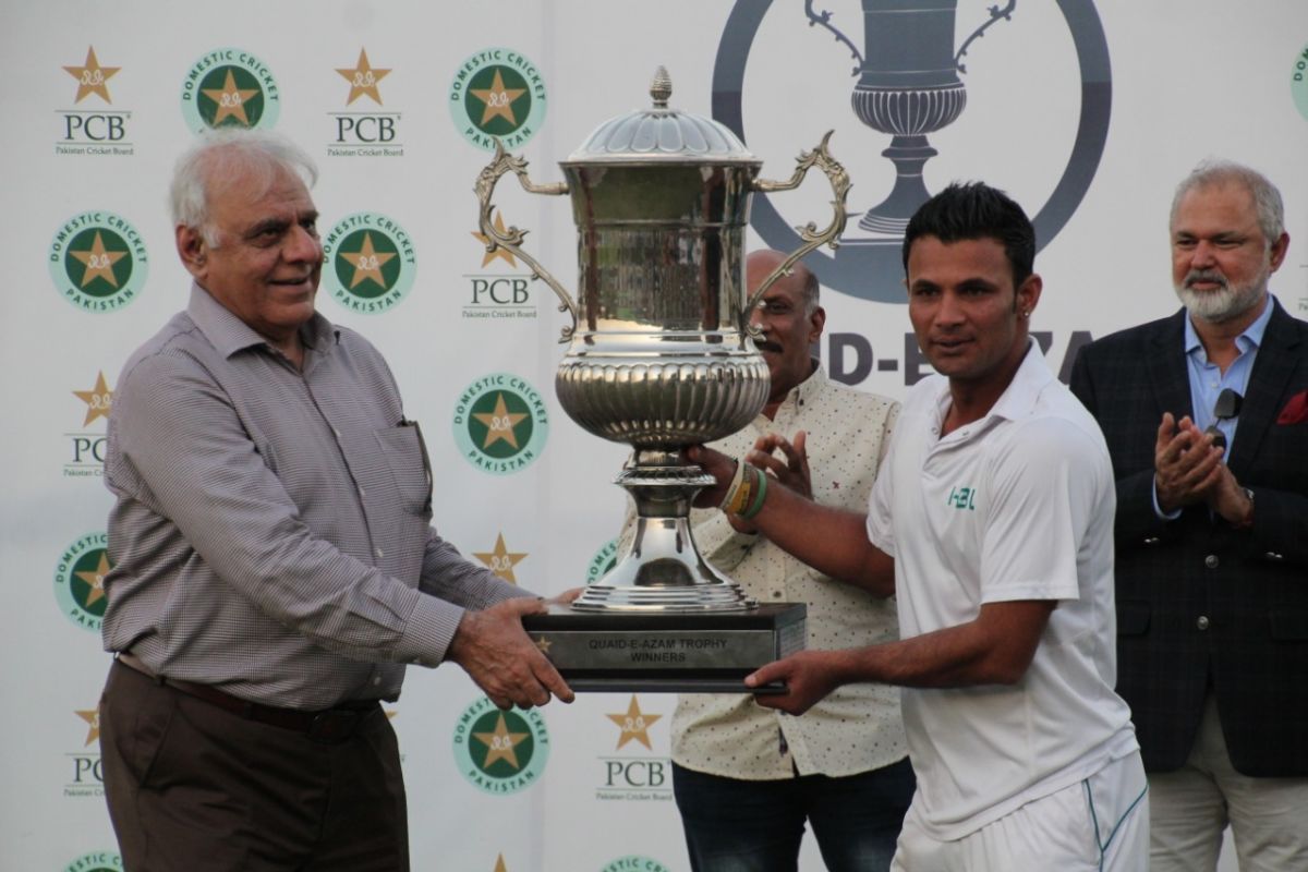 Imran Farhat Receives The Quaid E Azam Trophy 1734