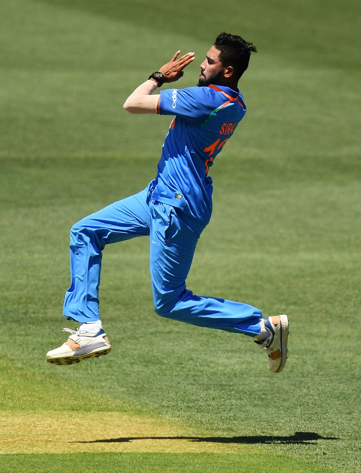 Mohammed Siraj loads up on top of his jump | ESPNcricinfo.com