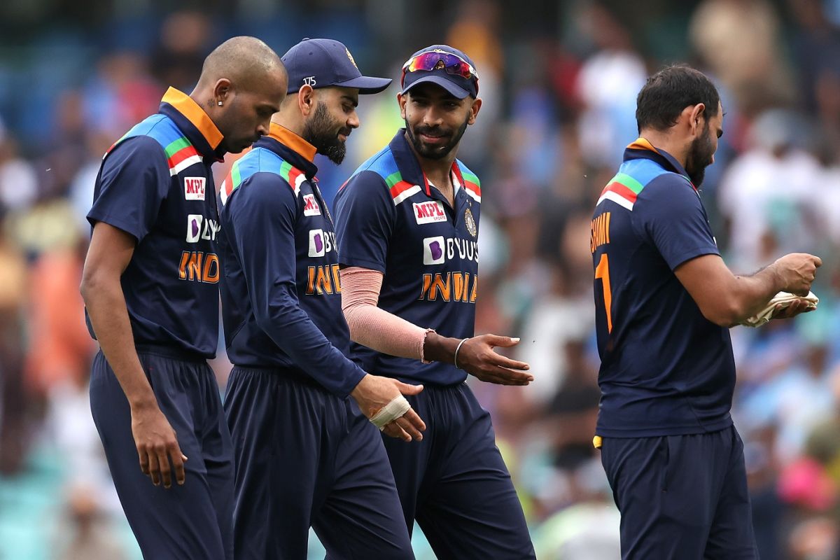 Virat Kohli with his pace bowling group - Mohammed Shami, Jasprit ...