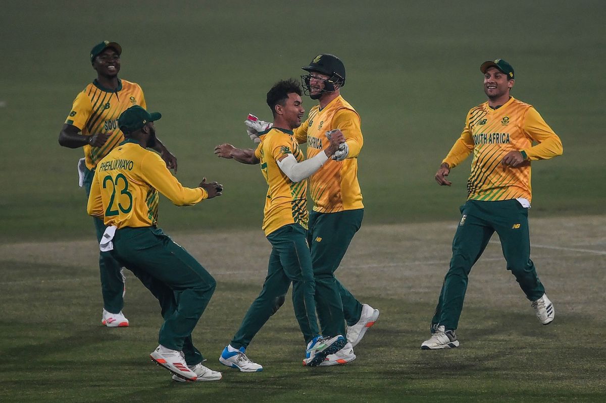 South Africa celebrate the early wicket of Babar Azam | ESPNcricinfo.com