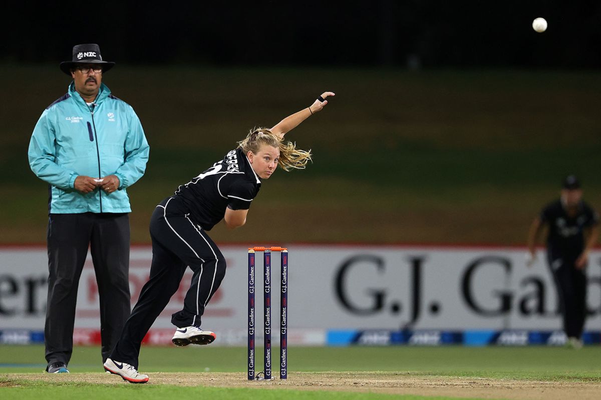 Leigh Kasperek took three wickets in an over, New Zealand vs Australia, 3rd women's ODI, Mount Maunganui, April 10, 2021