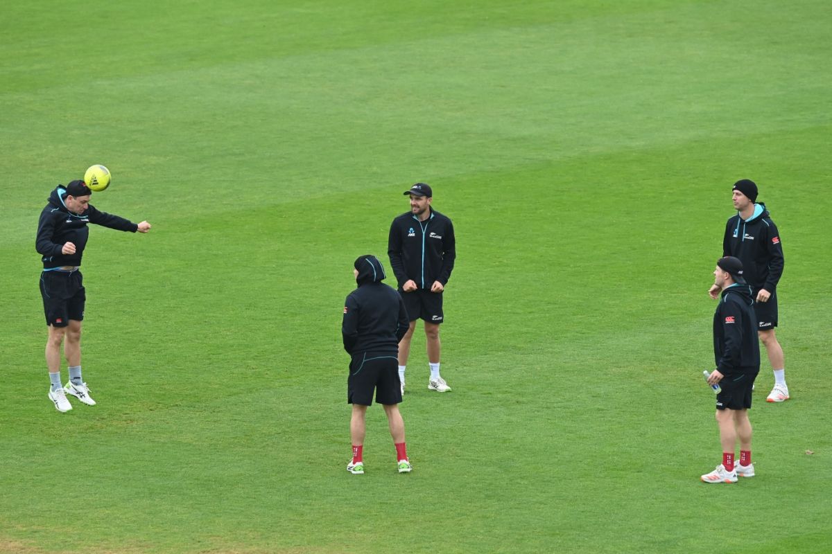 new-zealand-loosen-up-and-keep-warm-with-a-round-of-football