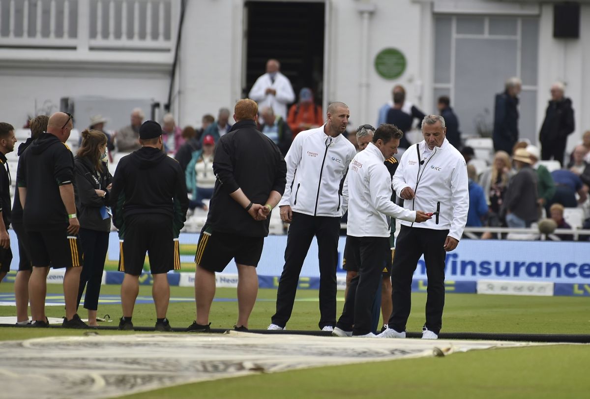The umpires and the groundstaff inspect the pitch, England vs India, 1st Test, Nottingham, 2nd day, August 5, 2021