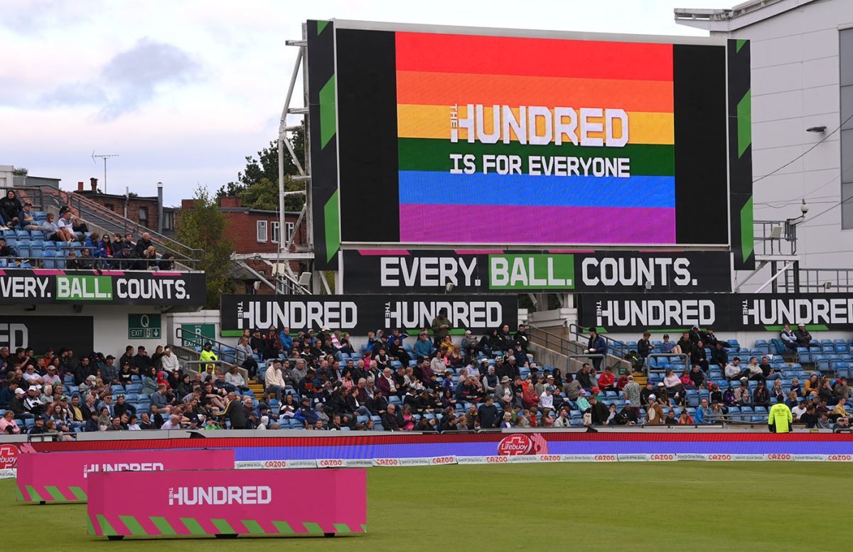 The big screen shows that "Hundred is for Everyone", Northern Superchargers Men vs Oval Invincibles Men, the Hundred, Emerald Headingley Stadium, July 31, 2021