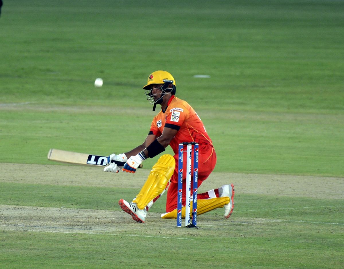 Manzoor Rwp Khurram Manzoor celebrates as Shane Watson looks on | ESPNcricinfo.com