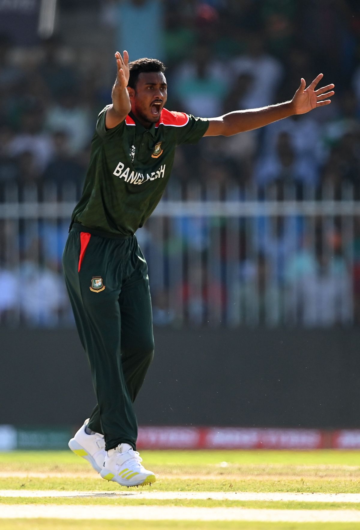 Mahedi Hasan And Soumya Sarkar Celebrat A Wicket Espncricinfo Com