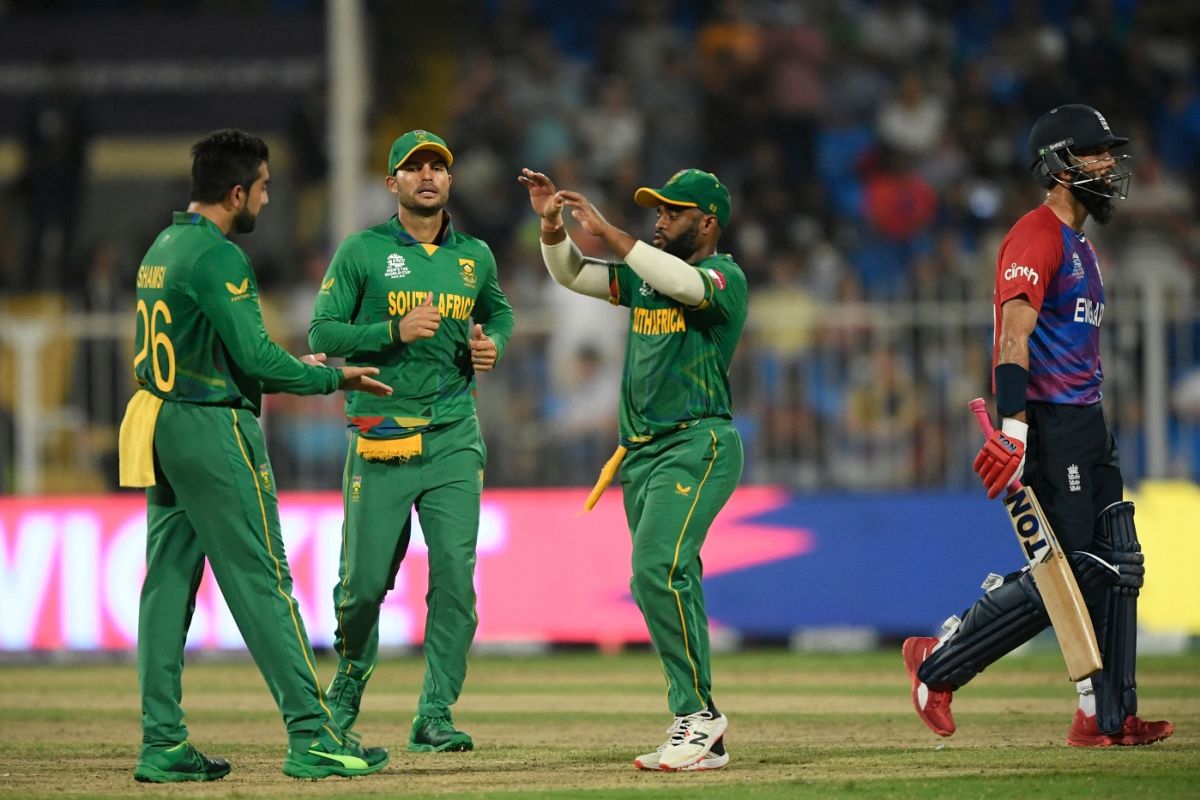 Tabraiz Shamsi celebrates with team-mates as Moeen Ali walks back ...