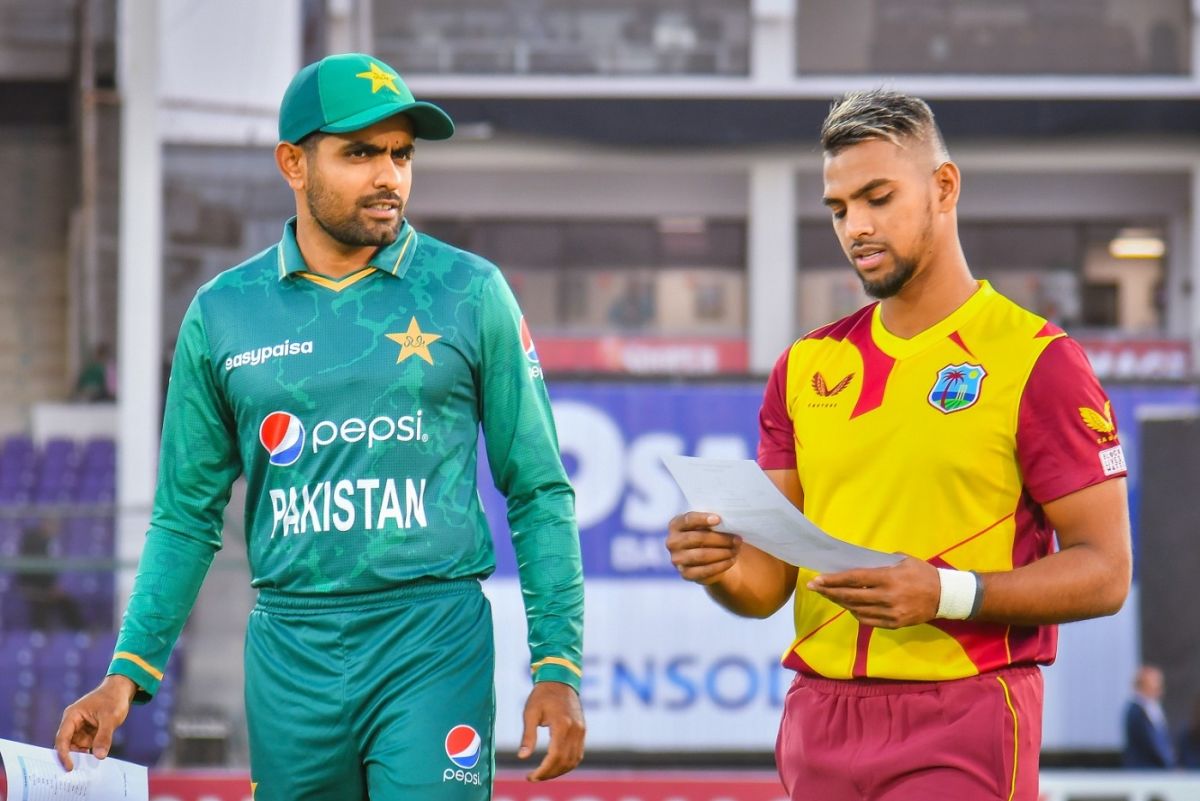 Babar Azam and Nicholas Pooran walk out for the toss | ESPNcricinfo.com