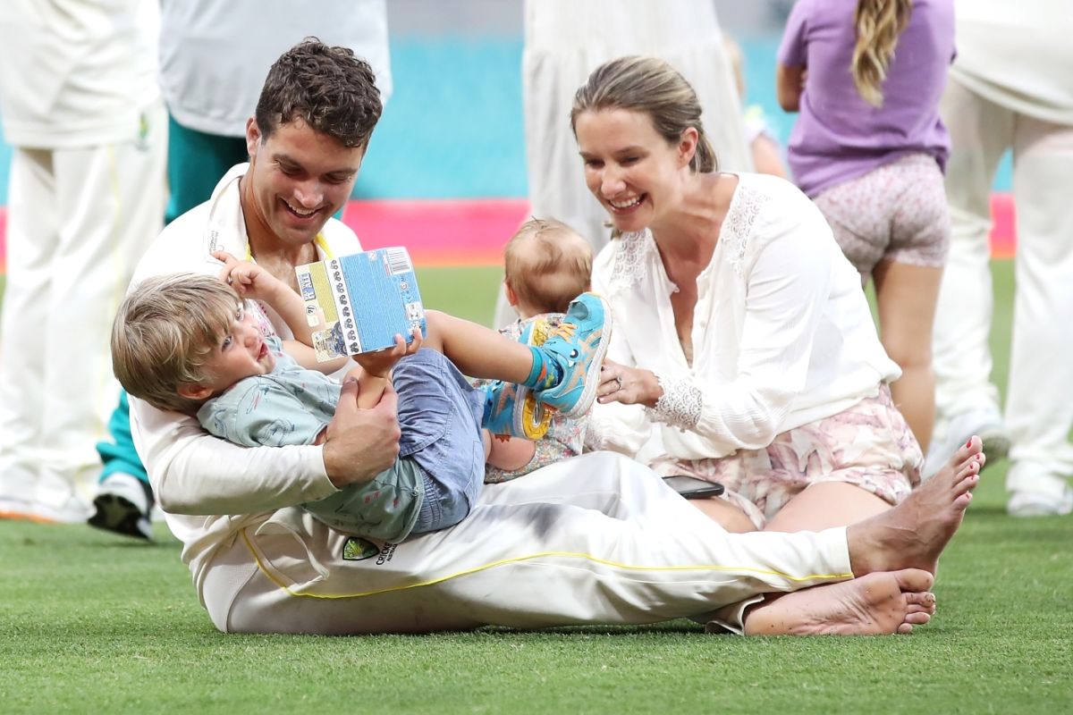 Alex Carey and his wife Eloise play with their kids, Australia vs England, Men's Ashes, 4th Test, 5th day, Sydney, January 9, 2022