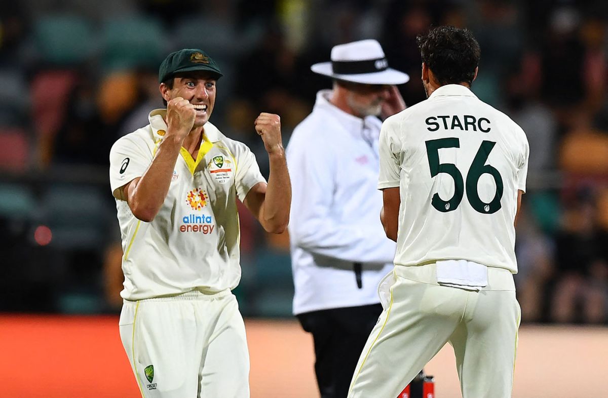 Pat Cummins and Mitchell Starc celebrate the wicket of Ben Stokes, Australia vs England, Men's Ashes, 5th Test, 3rd day, Hobart, January 16, 2021