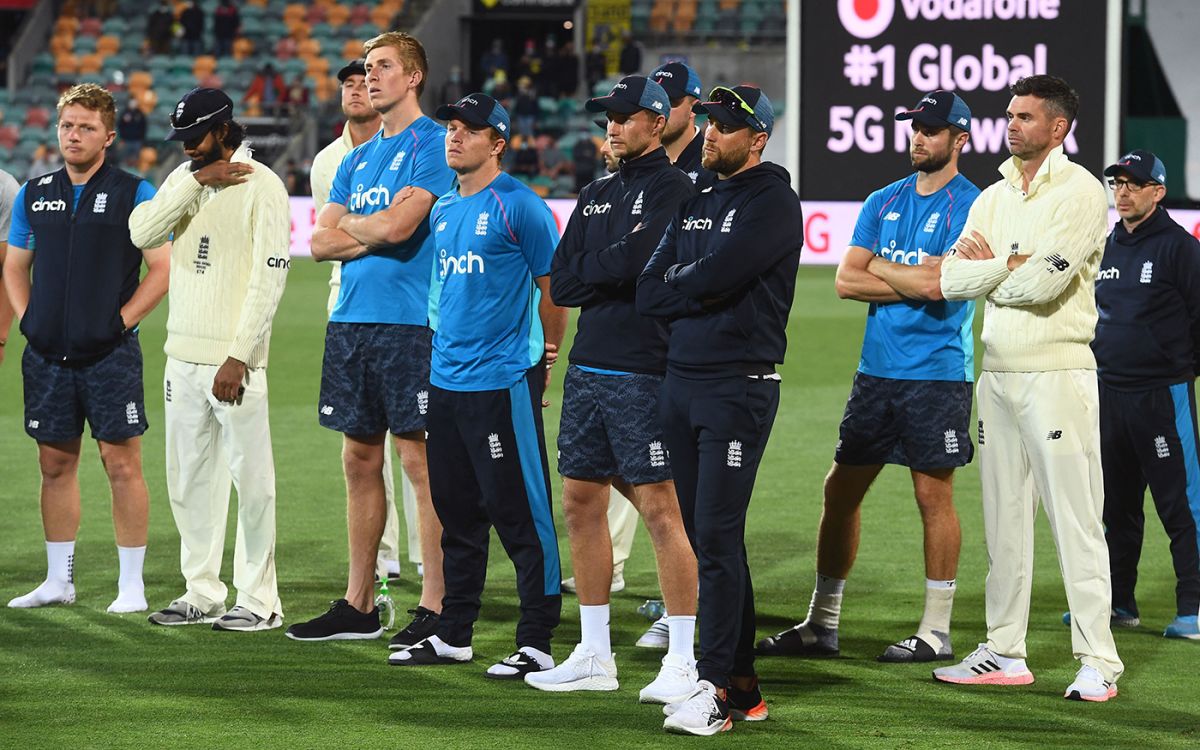 The England players look on after yet another defeat, Australia vs England, Men's Ashes, 5th Test, 3rd day, Hobart, January 16, 2021