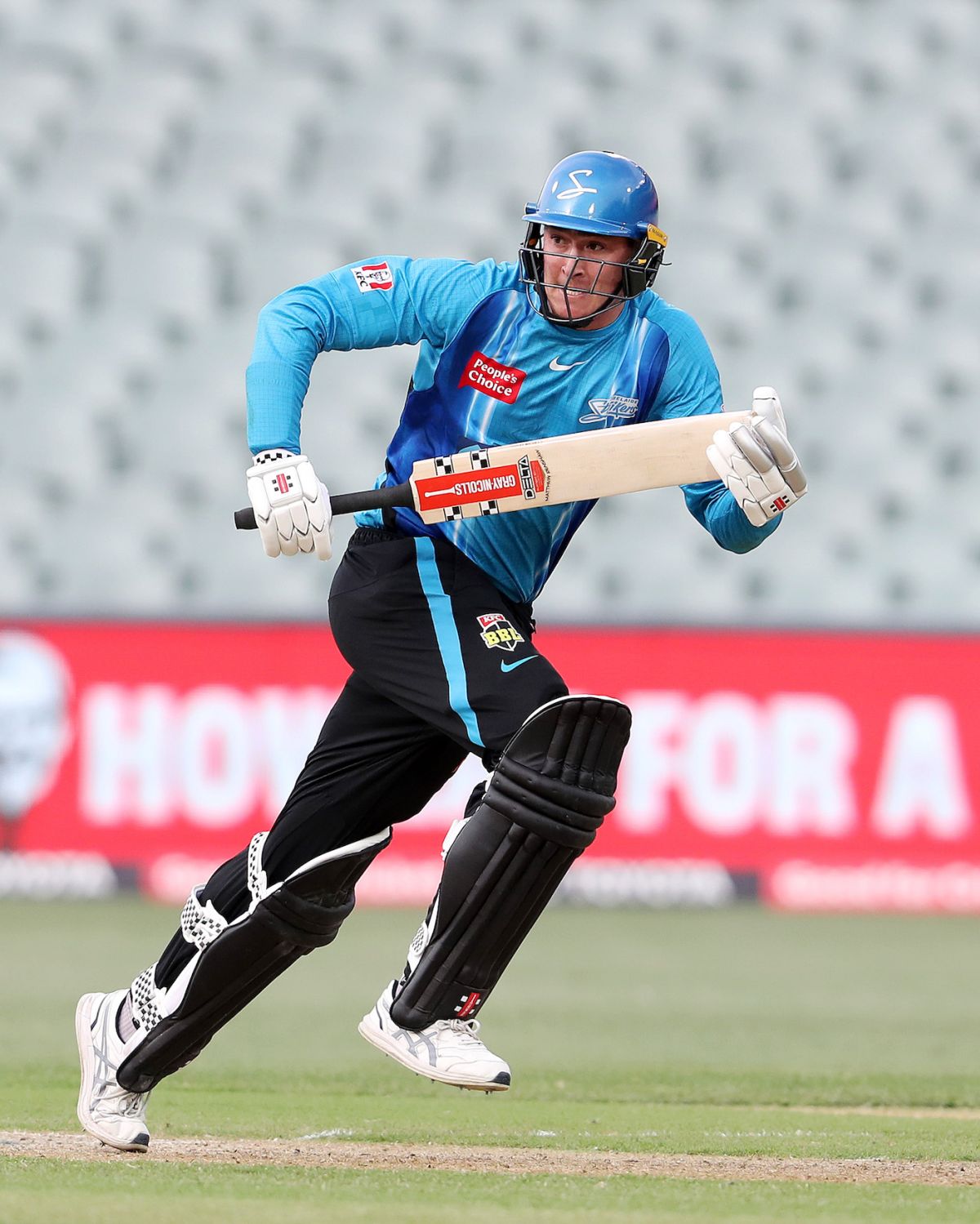 Matt Renshaw sets off for a run after playing to the leg side, Adelaide Strikers vs Sydney Strikers, BBL 2021-22, Adelaide, January 17, 2022