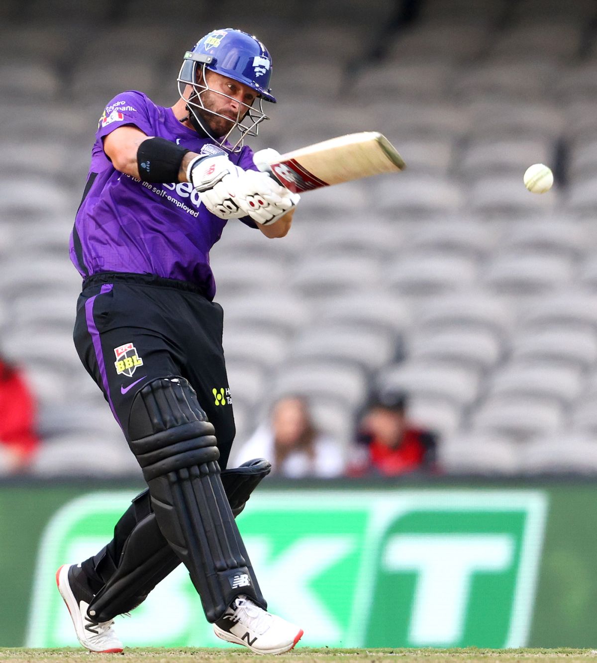 Matthew Wade powers the ball away, Hobart Hurricanes vs Melbourne Renegades, BBL 2021-22, Melbourne, January 18, 2022