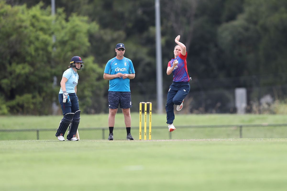 Nat Sciver bowls during a T20 warm-up match, England Women vs England Women A, Canberra, 16 January 2022