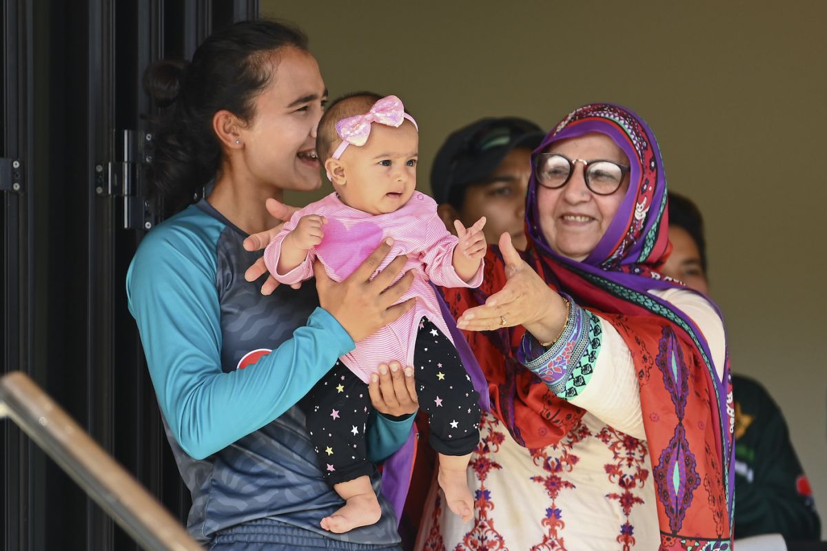 Tuba Hassan holds up Bismah Maroof's daughter