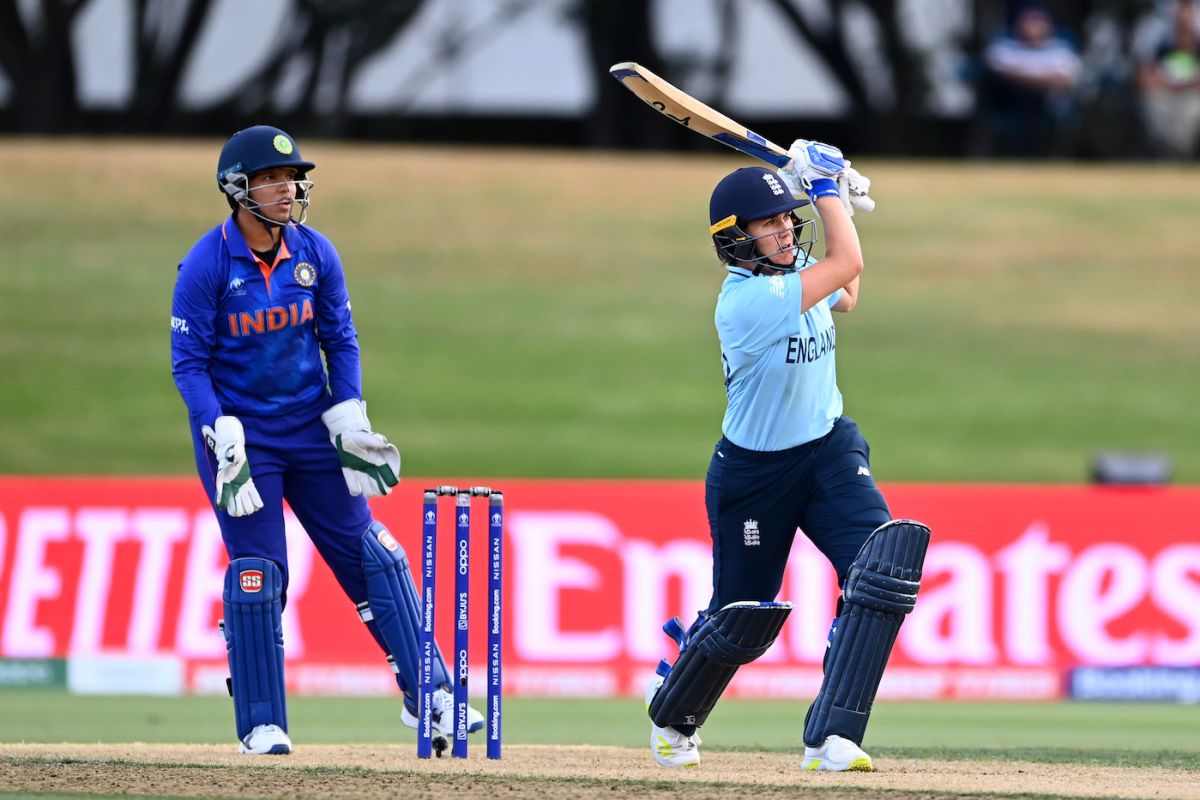 Nat Sciver bunts one down the ground | ESPNcricinfo.com