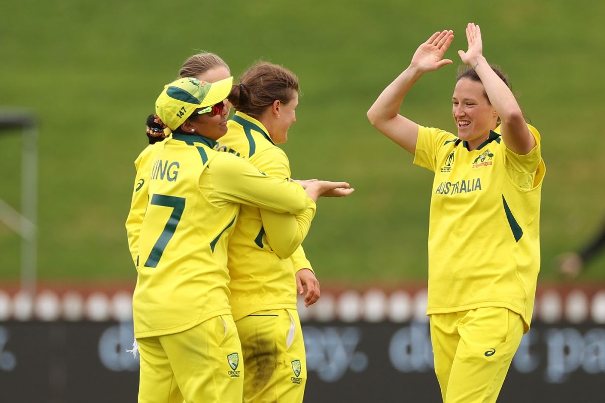 Jess Jonassen picked up the key scalp of Sharmin Akhter | ESPNcricinfo.com