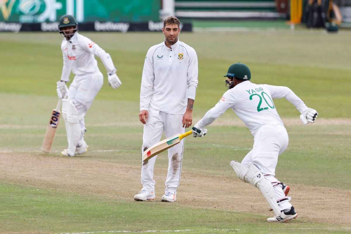 Yasir Ali And Mahmudul Hasan Joy Run Between Wickets | ESPNcricinfo.com