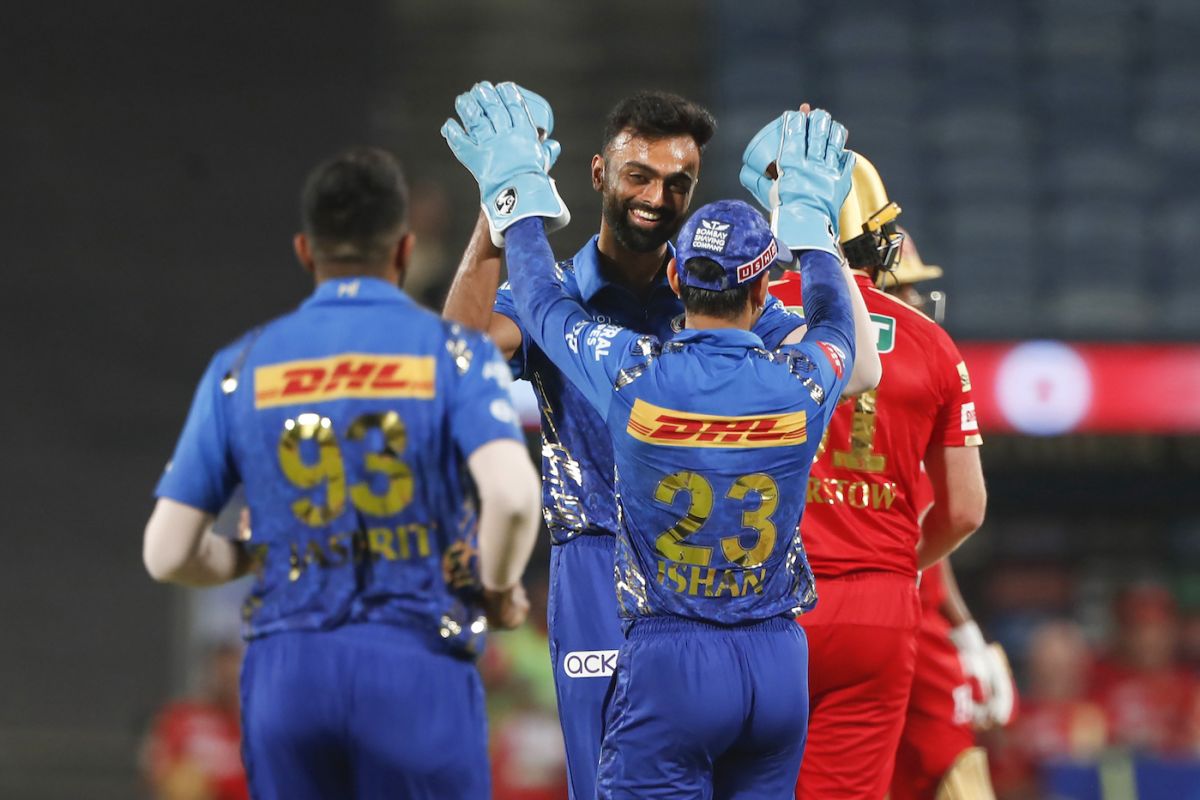 Jaydev Unadkat has a laugh after foxing Jonny Bairstow with a slower delivery, Mumbai Indians vs Punjab Kings, IPL 2022, Pune, April 13, 2022