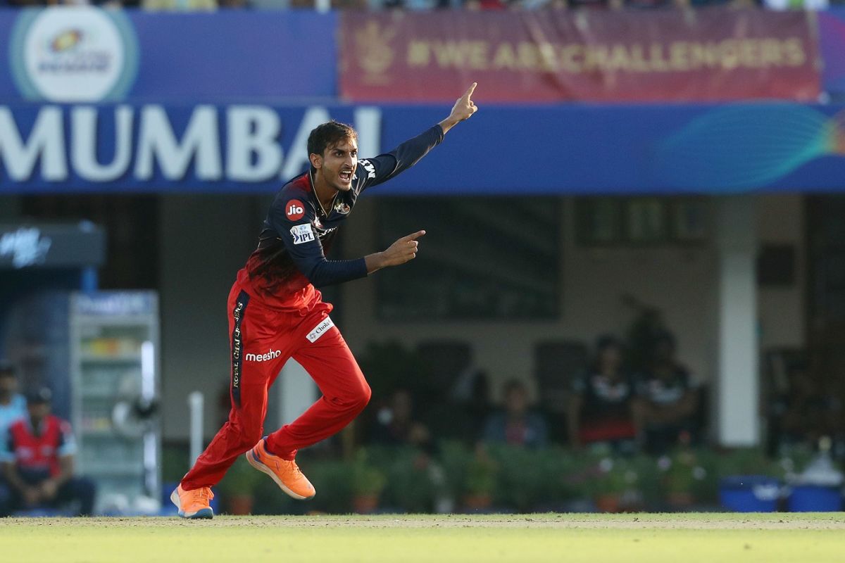 Shahbaz Ahmed sent back Shubman Gill and Hardik Pandya in quick succession to tilt the scales back in RCB's favour, Gujarat Titans vs Royal Challengers Bangalore, IPL 2022, Brabourne Stadium, Mumbai, April 30, 2022